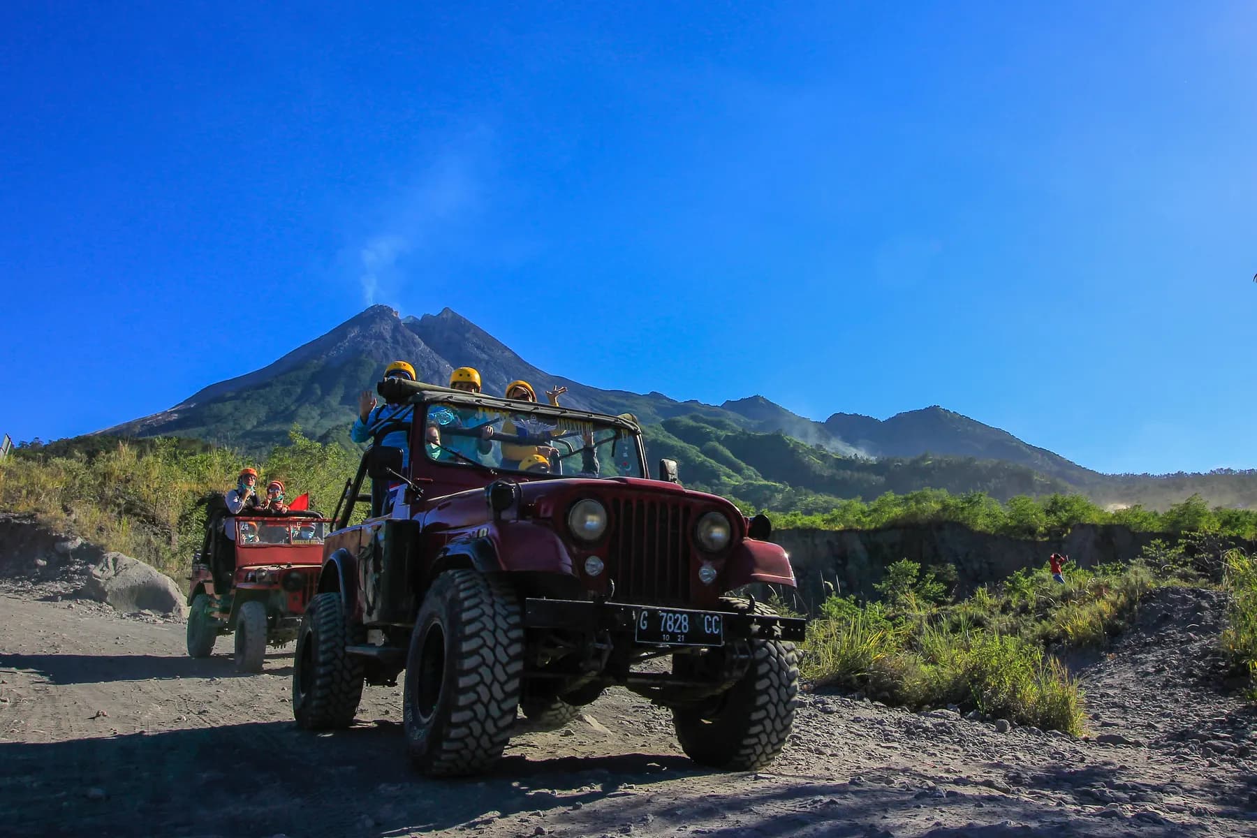 Jeep below Mount Bromo